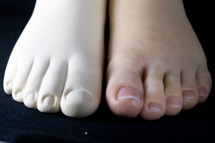 personalizzazione in silicone di cover di piede per protesi di gamba